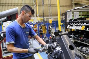 Saldo de empregos para jovens avança 45% no Paraná no primeiro quadrimestre