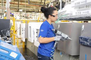 Com destaque para indústria, Agências do Trabalhador têm 17,3 mil vagas de emprego