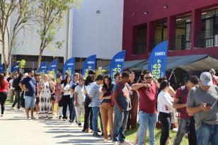 Mutirão Emprega Mais oferece 2 mil vagas e atende mais de mil pessoas em Curitiba