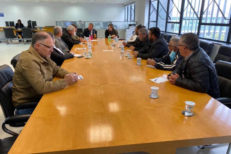 Cartilha relata a história e os avanços do salário mínimo do Paraná, o maior do Brasil Foto: SEJUF Cartilha relata a história e os avanços do salário mínimo do Paraná, o maior do Brasil Foto: SEJUF Cartilha relata a história e os avanços do salário mínimo do Paraná, o maior do Brasil Foto: SEJUF Cartilha relata a história e os avanços do salário mínimo do Paraná, o maior do Brasil