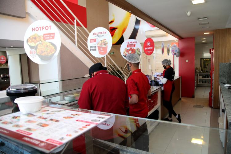 Com saldo de quase 9 mil vagas em abril, Paraná já gerou 61,6 mil empregos em 2022