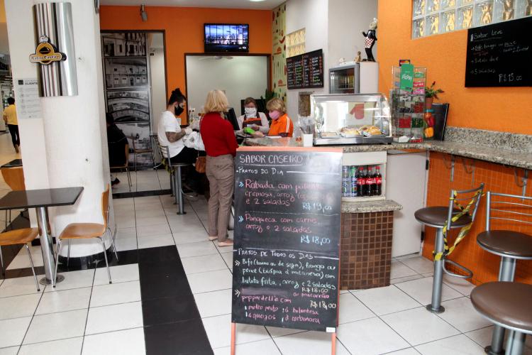 Com saldo de quase 9 mil vagas em abril, Paraná já gerou 61,6 mil empregos em 2022