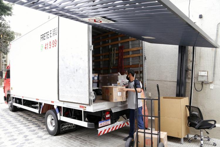 Com saldo de quase 9 mil vagas em abril, Paraná já gerou 61,6 mil empregos em 2022