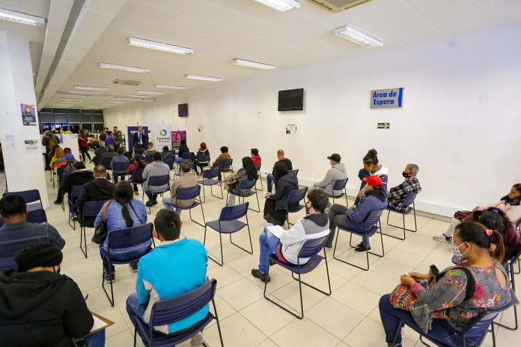 Agência do Trabalhador de Curitiba realiza mutirão de emprego para Jovens Aprendizes e Estagiários -