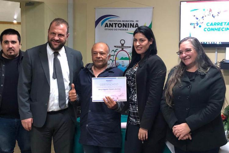 Carreta do Conhecimento forma mais uma turma em Antonina Foto: SEJUF Carreta do Conhecimento forma mais uma turma em Antonina Foto: SEJUF Carreta do Conhecimento forma mais uma turma em Antonina Foto: SEJUF Carreta do Conhecimento forma mais uma turma em Antonina Foto: SEJUF Carreta do Conhecimento forma mais uma turma em Antonina Foto: SEJUF Carreta do Conhecimento forma mais uma turma em Antonina Foto: SEJUF Carreta do Conhecimento forma mais uma turma em Antonina