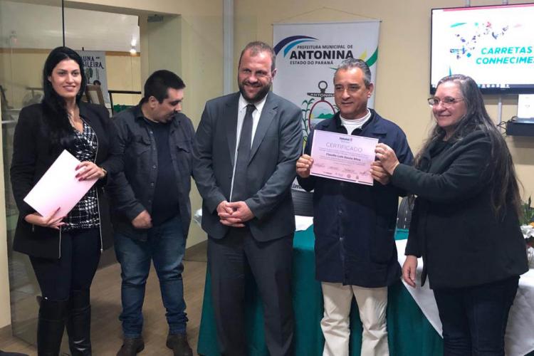 Carreta do Conhecimento forma mais uma turma em Antonina Foto: SEJUF Carreta do Conhecimento forma mais uma turma em Antonina Foto: SEJUF Carreta do Conhecimento forma mais uma turma em Antonina Foto: SEJUF Carreta do Conhecimento forma mais uma turma em Antonina Foto: SEJUF Carreta do Conhecimento forma mais uma turma em Antonina Foto: SEJUF Carreta do Conhecimento forma mais uma turma em Antonina Foto: SEJUF Carreta do Conhecimento forma mais uma turma em Antonina