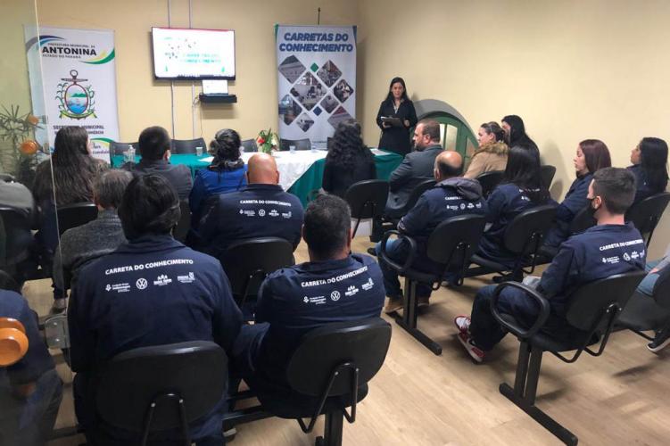 Carreta do Conhecimento forma mais uma turma em Antonina Foto: SEJUF Carreta do Conhecimento forma mais uma turma em Antonina Foto: SEJUF Carreta do Conhecimento forma mais uma turma em Antonina Foto: SEJUF Carreta do Conhecimento forma mais uma turma em Antonina Foto: SEJUF Carreta do Conhecimento forma mais uma turma em Antonina Foto: SEJUF Carreta do Conhecimento forma mais uma turma em Antonina Foto: SEJUF Carreta do Conhecimento forma mais uma turma em Antonina