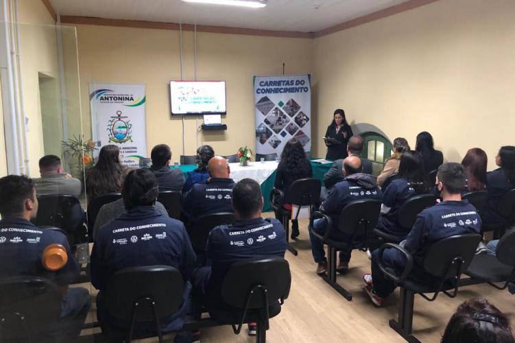Carreta do Conhecimento forma mais uma turma em Antonina Foto: SEJUF Carreta do Conhecimento forma mais uma turma em Antonina Foto: SEJUF Carreta do Conhecimento forma mais uma turma em Antonina Foto: SEJUF Carreta do Conhecimento forma mais uma turma em Antonina Foto: SEJUF Carreta do Conhecimento forma mais uma turma em Antonina Foto: SEJUF Carreta do Conhecimento forma mais uma turma em Antonina Foto: SEJUF Carreta do Conhecimento forma mais uma turma em Antonina
