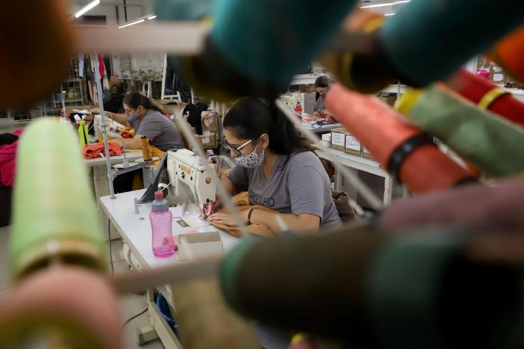 Paraná gera 75 mil empregos em cinco meses e se consolida como líder da região Sul