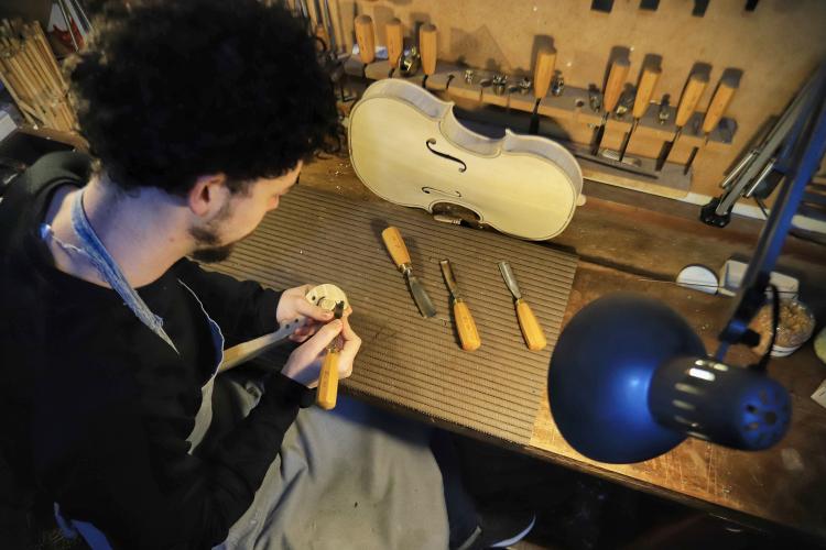 Paraná gera 75 mil empregos em cinco meses e se consolida como líder da região Sul