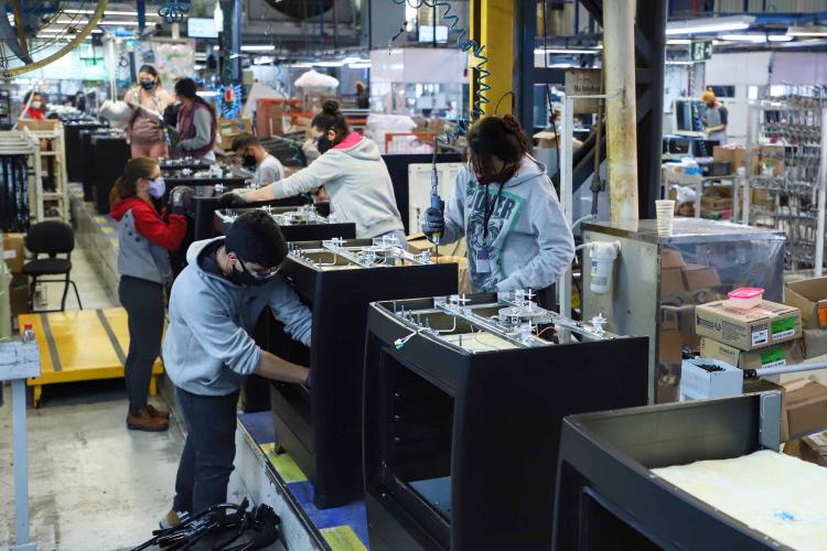 Estado gera quase 10 mil empregos formais através das Agências do Trabalhador em Maio -