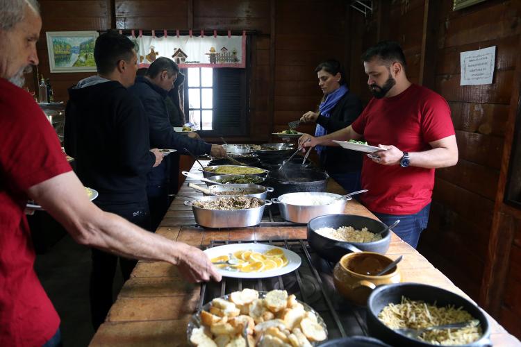 Paraná gera 75 mil empregos em cinco meses e se consolida como líder da região Sul