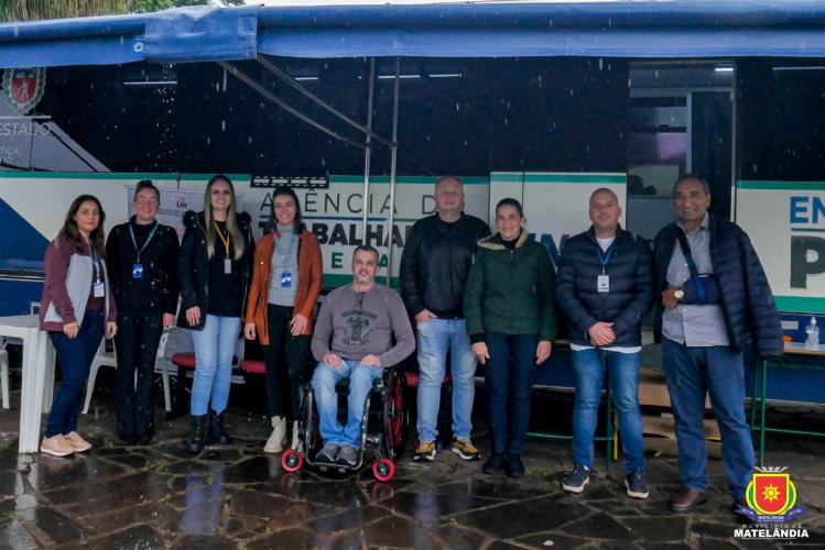 Emprega Mais Paraná encerra passagem pelo Oeste com mais de mil trabalhadores atendidos