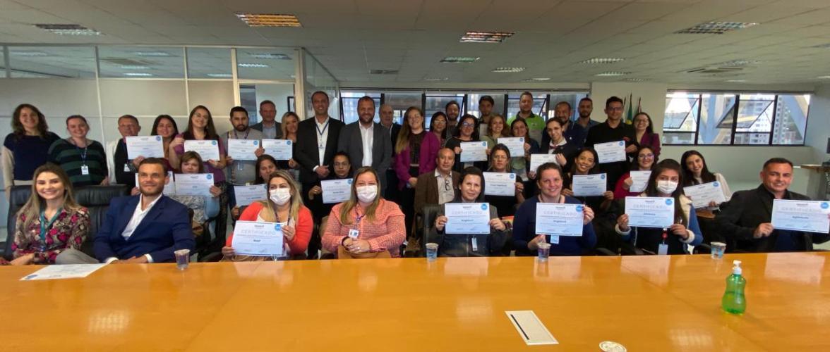 Empresas que participaram dos mutirões de emprego em Curitiba recebem o certificado “Empresa Amiga do Trabalhador"