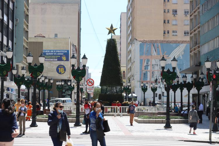 Empregos temporários aquecem economia paranaense neste fim de ano