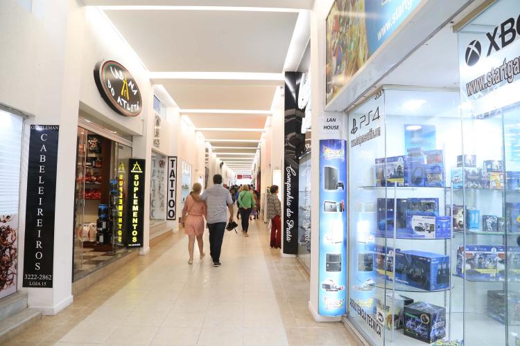 Líder nacional: Paraná foi o estado que mais gerou empregos no comércio em fevereiro