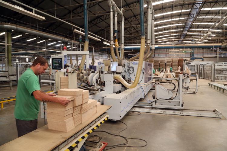 De R$ 1,8 mil a R$ 2,1 mil: Paraná seguirá com maior Piso Regional do País em 2024