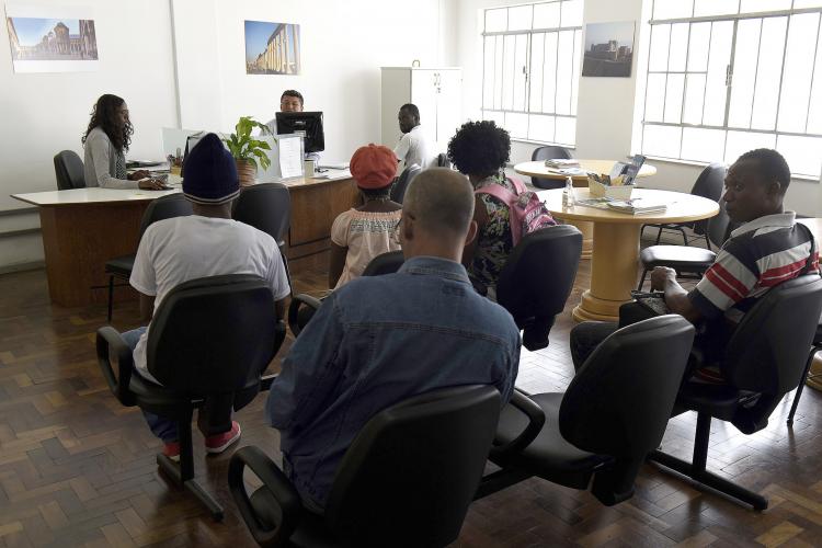 Número de trabalhadores estrangeiros quase dobrou no Paraná entre 2018 e 2022