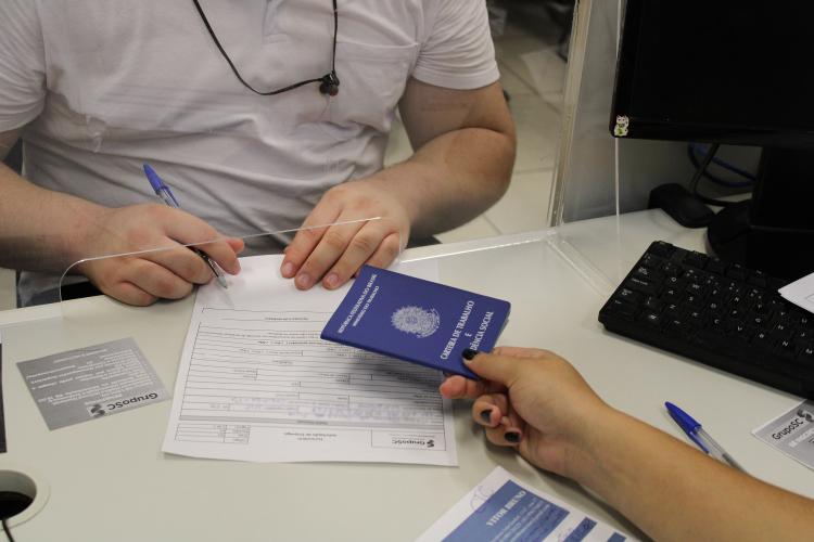 Governo do Estado promove mutirão com 700 vagas de empregos na Capital