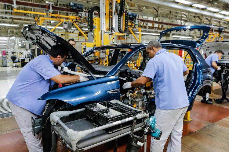 Agências do Trabalhador de 9 regiões do Paraná têm mais de mil vagas com carteira assinada