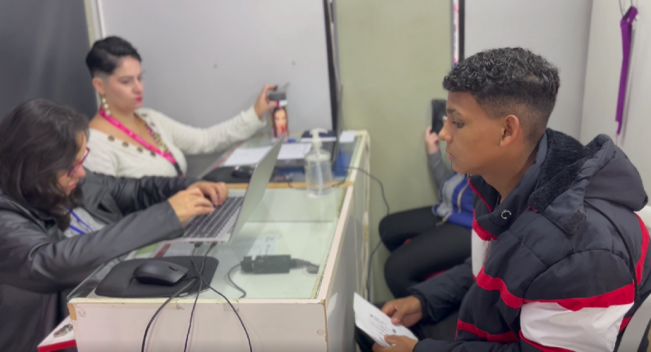 Secretaria do Trabalho, Qualificação e Renda marca presença na Festa do Trabalhador, em Fazenda Rio Grande