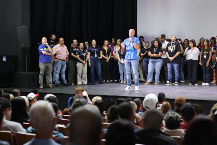 Mutirão Emprega Mais oferece 2 mil vagas e atende mais de mil pessoas em Curitiba