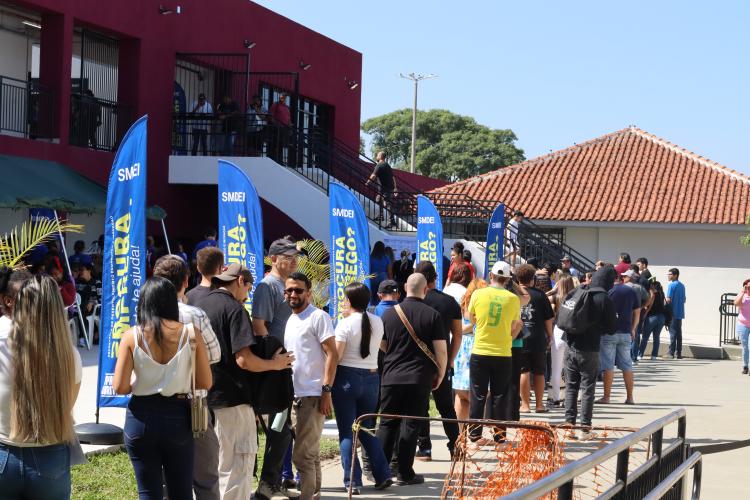 Mutirão Emprega Mais oferece 2 mil vagas e atende mais de mil pessoas em Curitiba