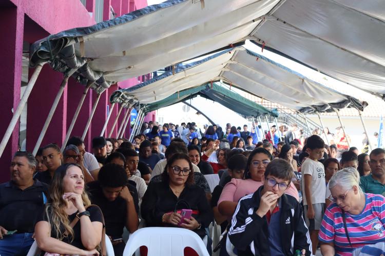 Mutirão Emprega Mais oferece 2 mil vagas e atende mais de mil pessoas em Curitiba