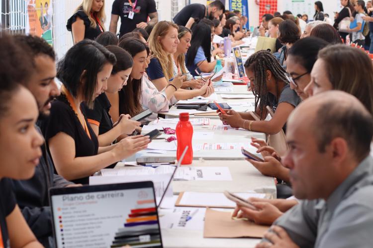 Mutirão Emprega Mais oferece 2 mil vagas e atende mais de mil pessoas em Curitiba