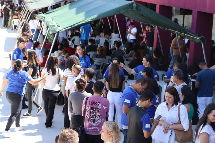 Mutirão Emprega Mais oferece 2 mil vagas e atende mais de mil pessoas em Curitiba