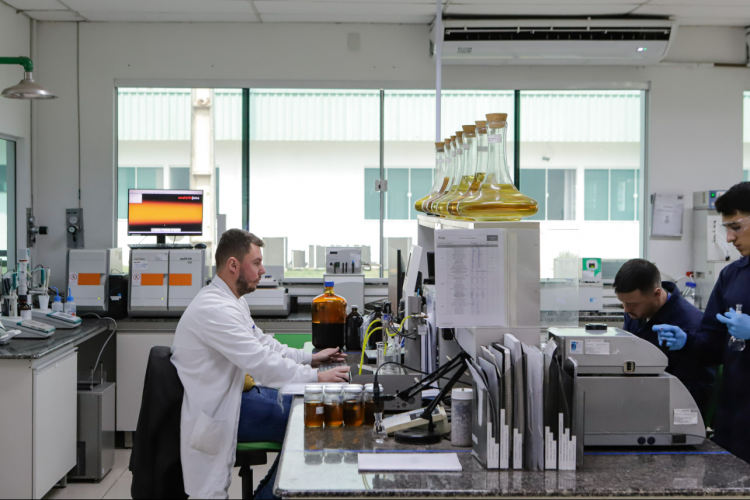 Indústria, comércio, serviços e mais: Paraná começa a semana com 25,8 mil vagas de emprego