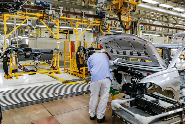 Indústria, comércio, serviços e mais: Paraná começa a semana com 25,8 mil vagas de emprego