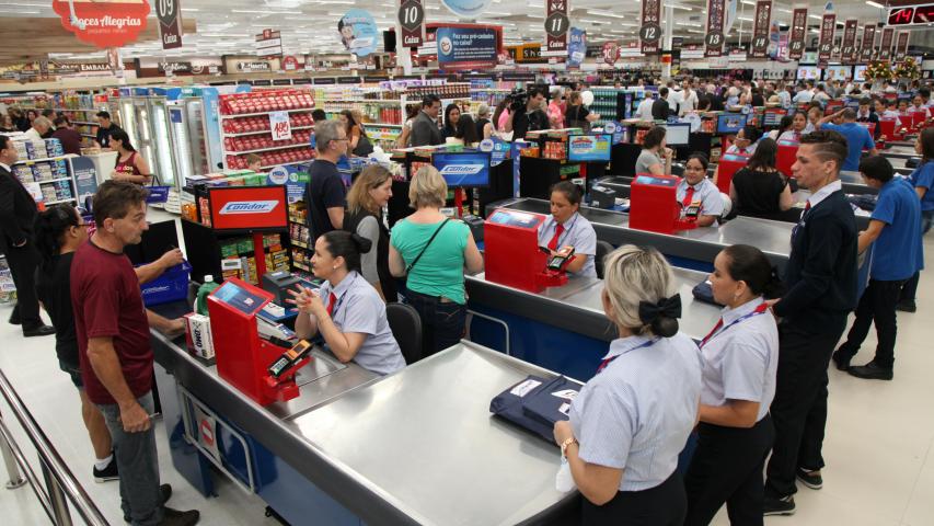 Rede Sine do Paraná registra aumento de 28% nas contratações em fevereiro