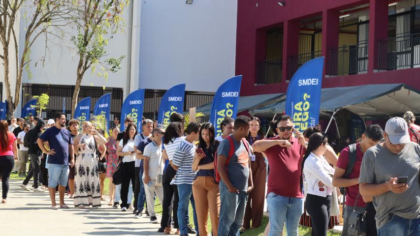 Mutirão Emprega Mais oferece 2 mil vagas e atende mais de mil pessoas em Curitiba